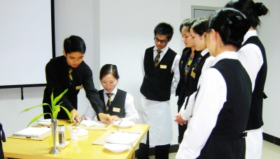 開拓創(chuàng)新勇攀新高峰，跨越發(fā)展再踏新征程——論現(xiàn)代酒店管理的創(chuàng)新與發(fā)展